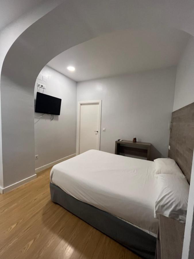 Hostal Atenas Севилья Экстерьер фото