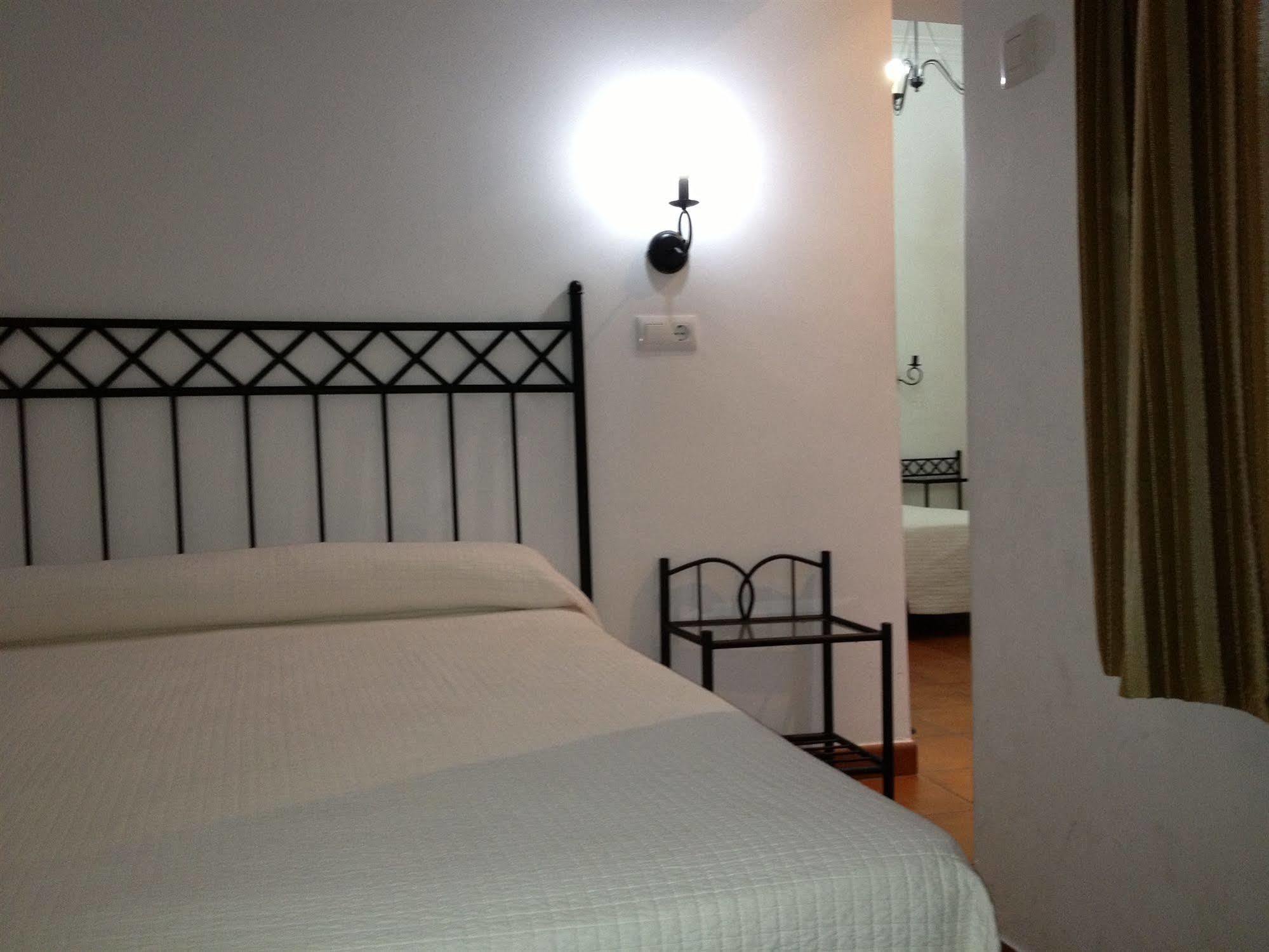Hostal Atenas Севилья Экстерьер фото