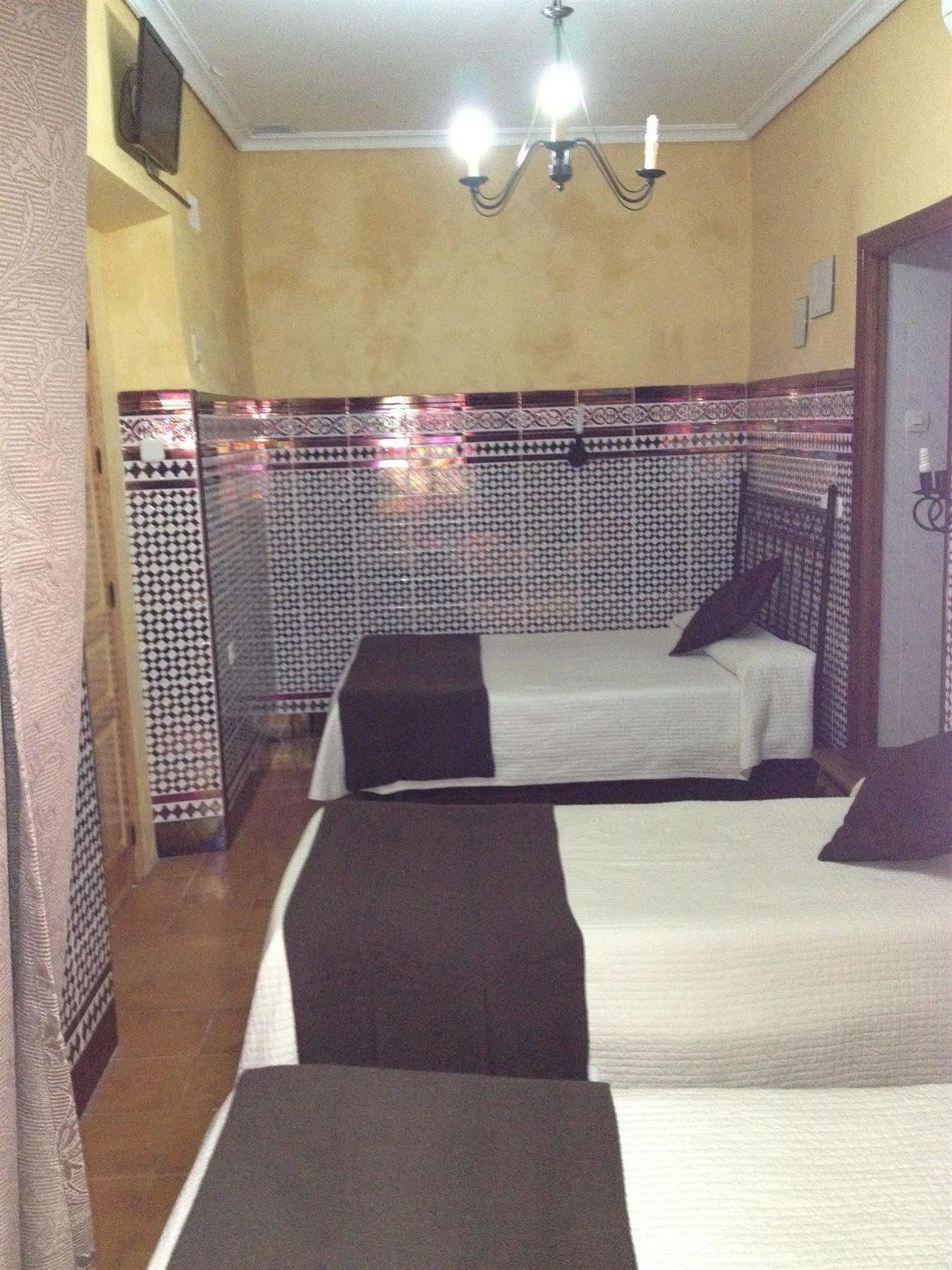Hostal Atenas Севилья Экстерьер фото